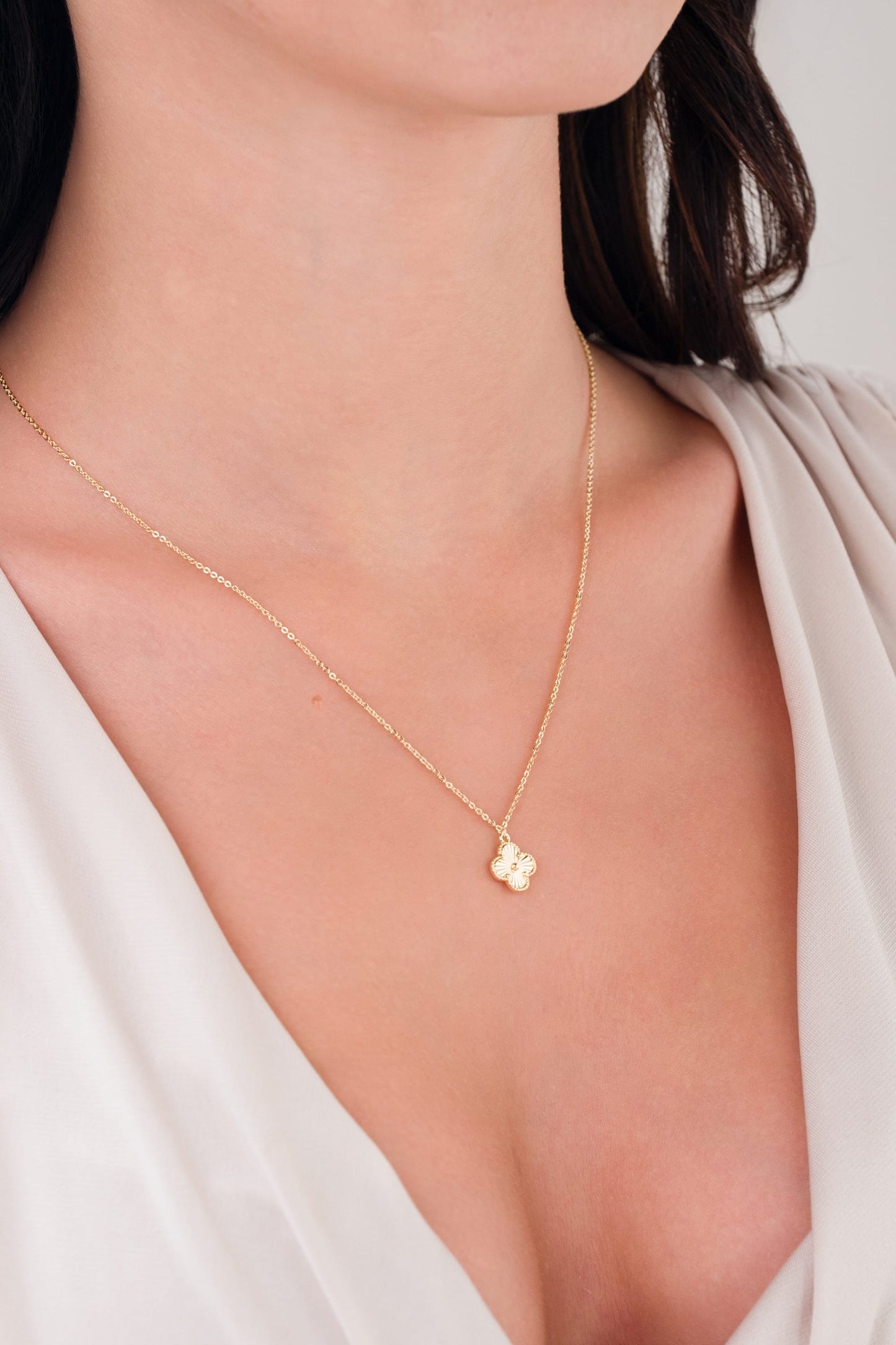 Minimal Gold Renk Van Cleef Kolye