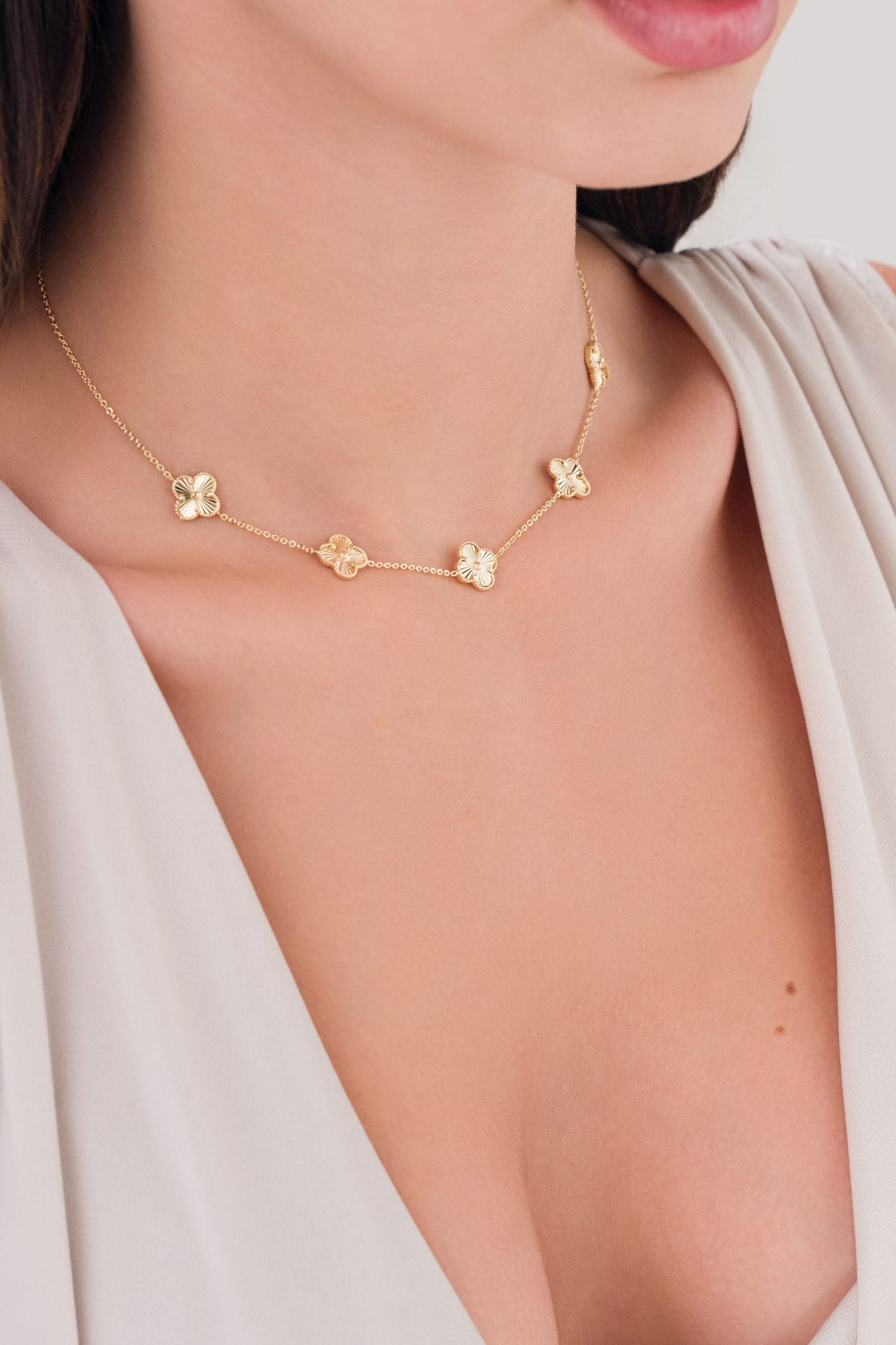 Minimal Beşli Gold Renk Van Cleef Kolye